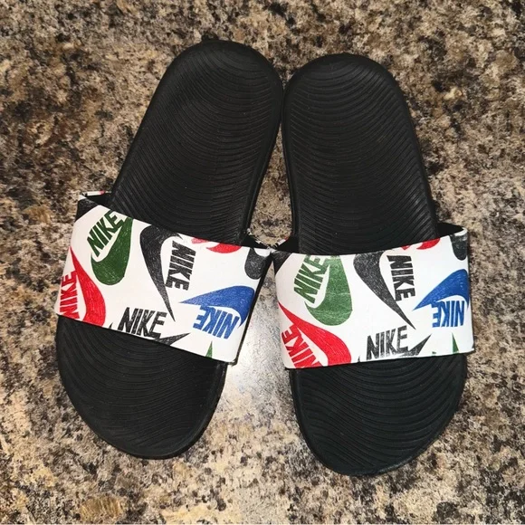 Youth Nike Slides - Size 3 - Picture 4 of 4
